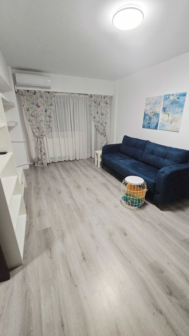 Apt 2 camere - 1 mai vis a vis de piata - Poză 1