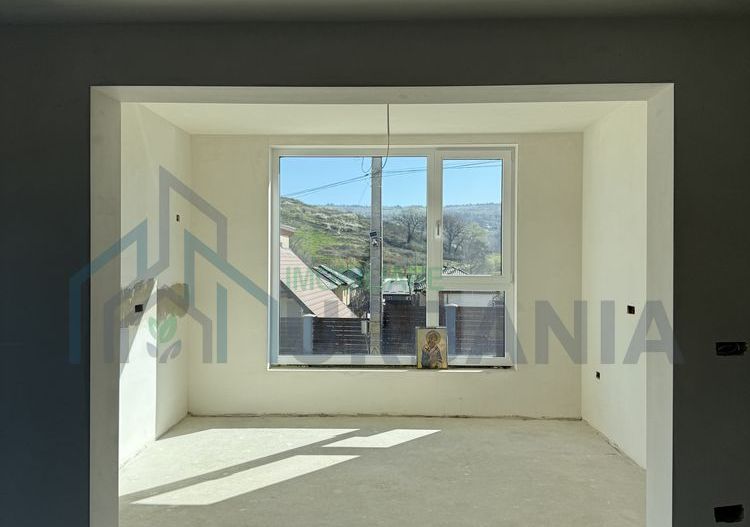 Vilă nouă în Barnova, 216 mp utili, 4 dormitoare, 4 băi, garaj, teren 700 mp - Poză 4