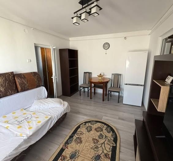 Inchiriez apartament in Micro 19, 2 camere semidecomandat - Poză 7