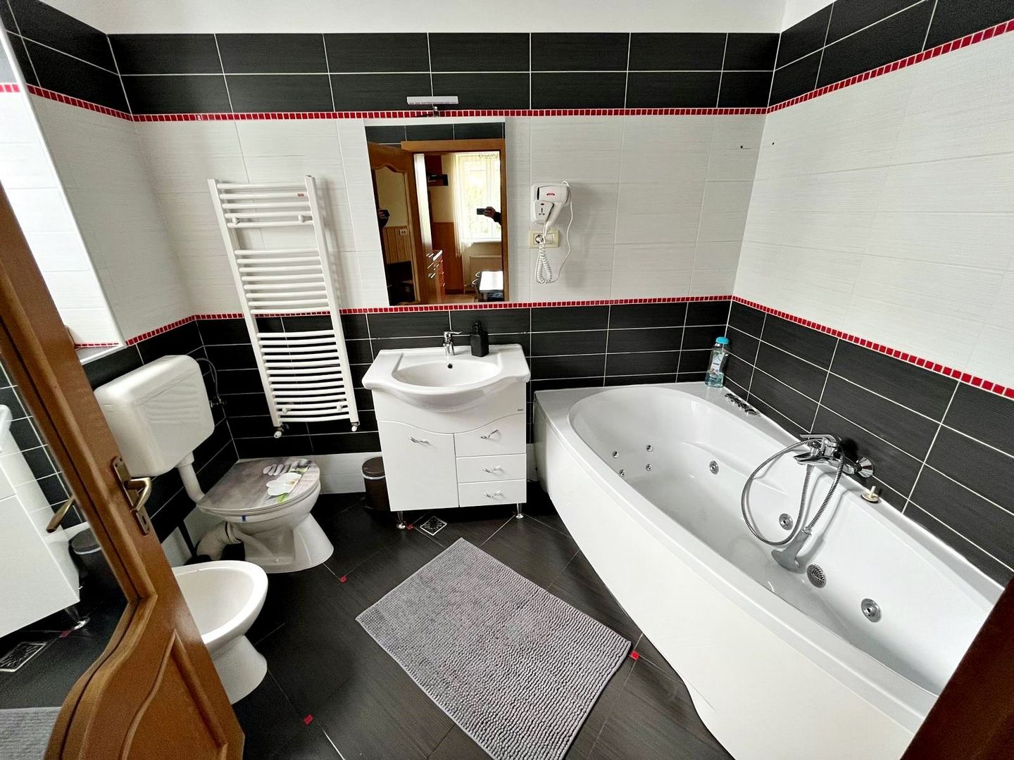 Zona Piața Unirii-Poarta Schei apartament spațios, mobilat complet - Poză 15