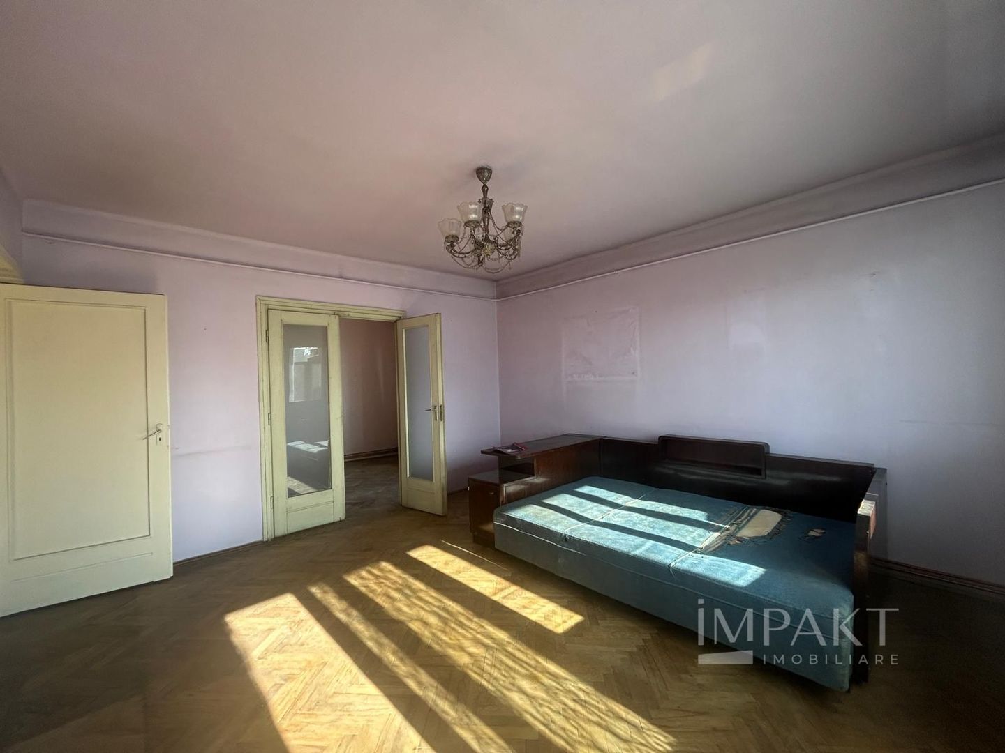 Apartament spatios, cu 4 camere in zona centrala - Poză 5