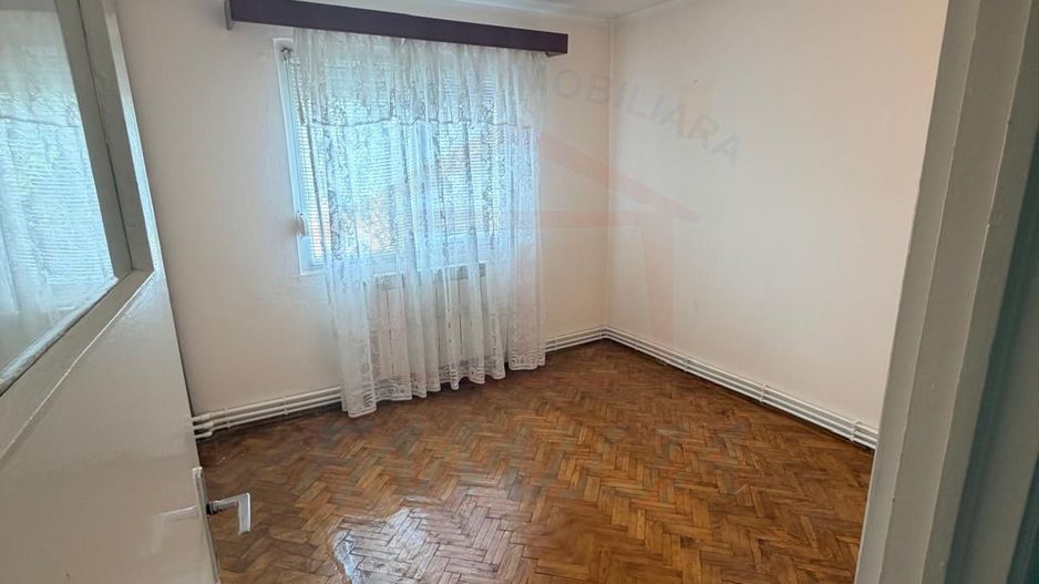 Vanzare apartament cu 4 camere in Micro 13, etaj 3, pret 65 000 euro - Poză 17