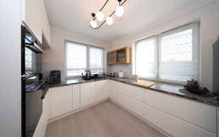 Casă ideală pentru familie în Brașov, Bunloc – spațioasă, luminoasă, priveliște - Poză 7