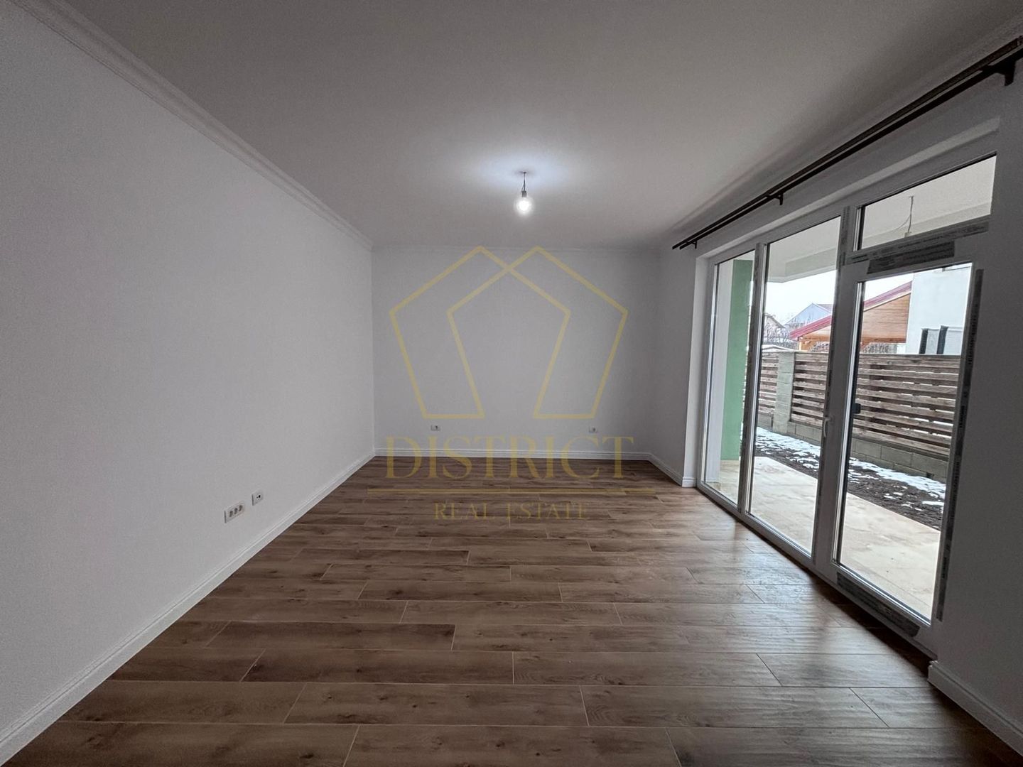 Apartamente noi cu 3 camere, curte 60-70mp | Dumbravita | CORA - Poză 3