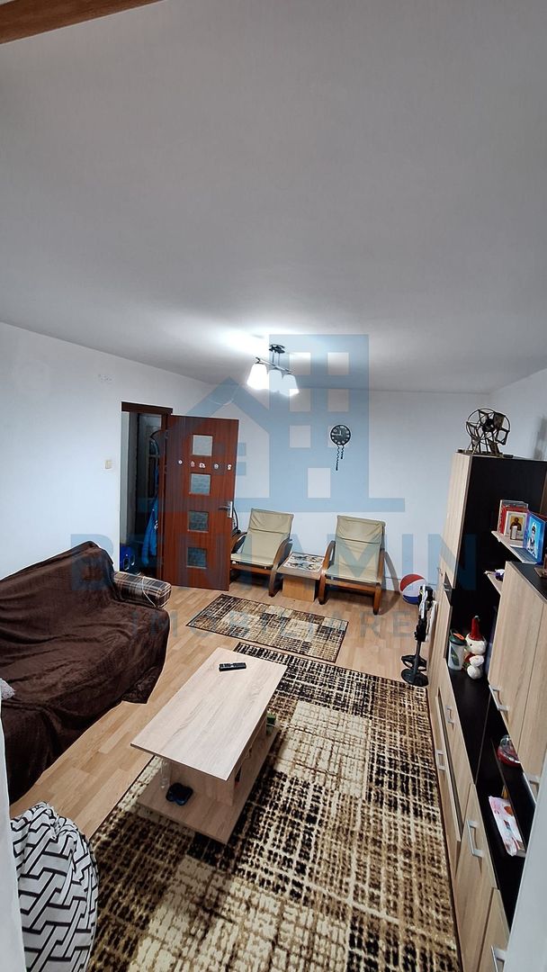 Apartament decomandat 2 camere Rovine Dezrobirii etaj 3 - Poză 1