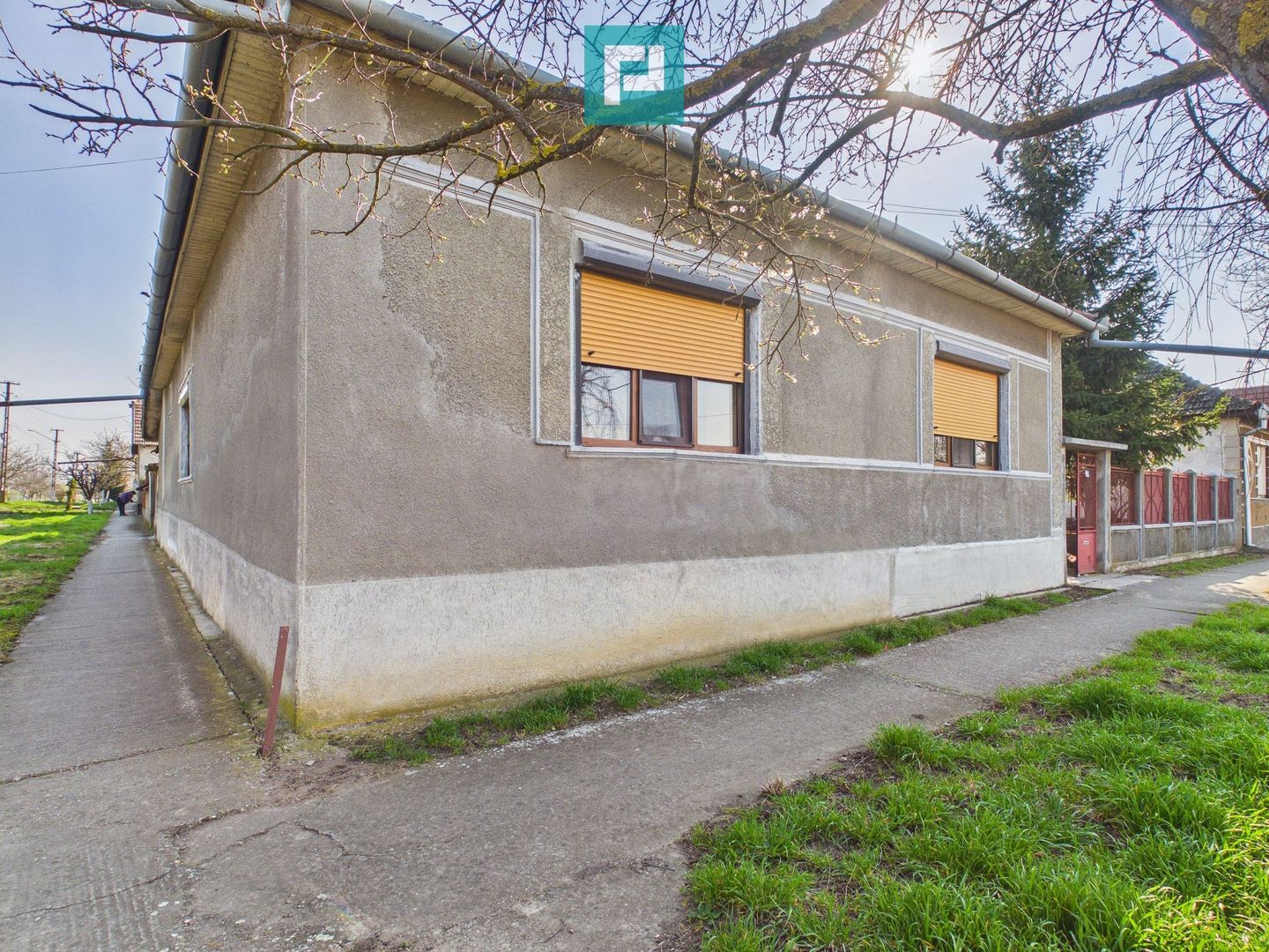 Casă cu 3 camere din văiugă în Macea - Poză 2