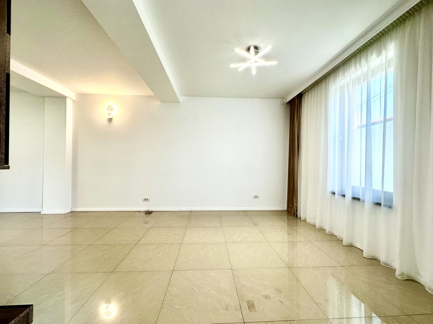 Casa de inchiriat la Liziera Pădurii - intrarea in Dumbrăvița - Poză 13