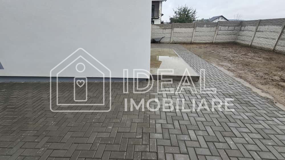 Casa Individuala cu 4 camere si 270 mp de curte, în Cristian - Poză 8
