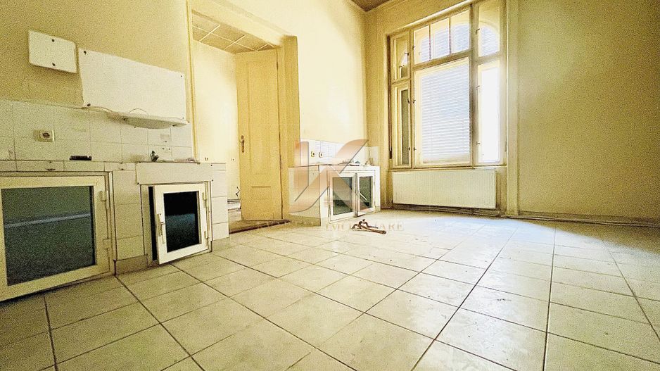 Apartament deosebit cu istorie,  2 camere Palatul Bohus (Centru). - Poză 1