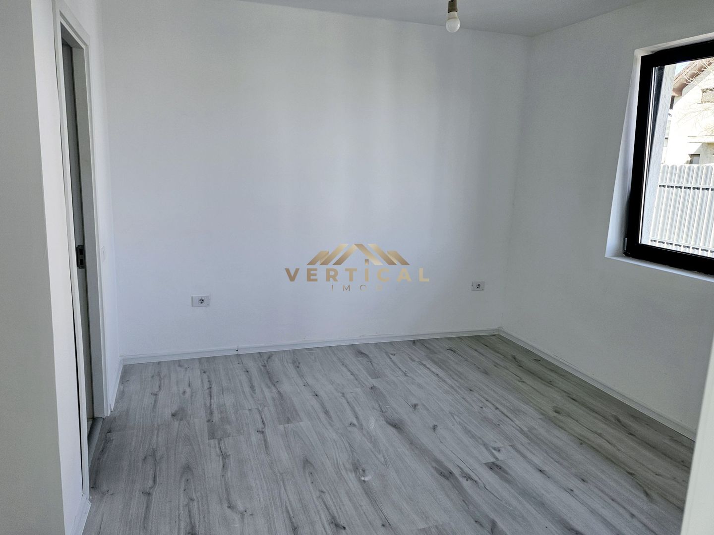 Casa parter cu 4 camere - comuna Berceni - Poză 12