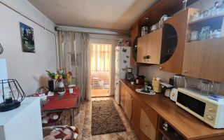 De vanzare apartament 2 camere, zona Sub stadion - Poză 2