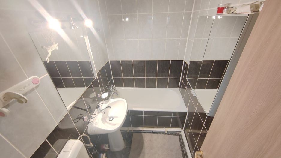 Titan, Metrou 1 Decembrie - Poză 13