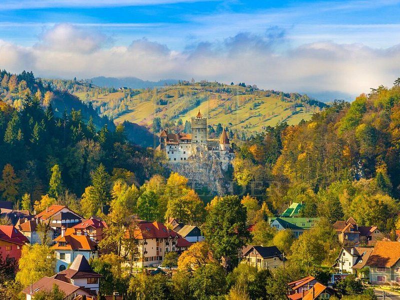 Teren Intravilan 555 mp de Vânzare Bran – Central | 23.28 m Deschidere Stradala - Poză 1