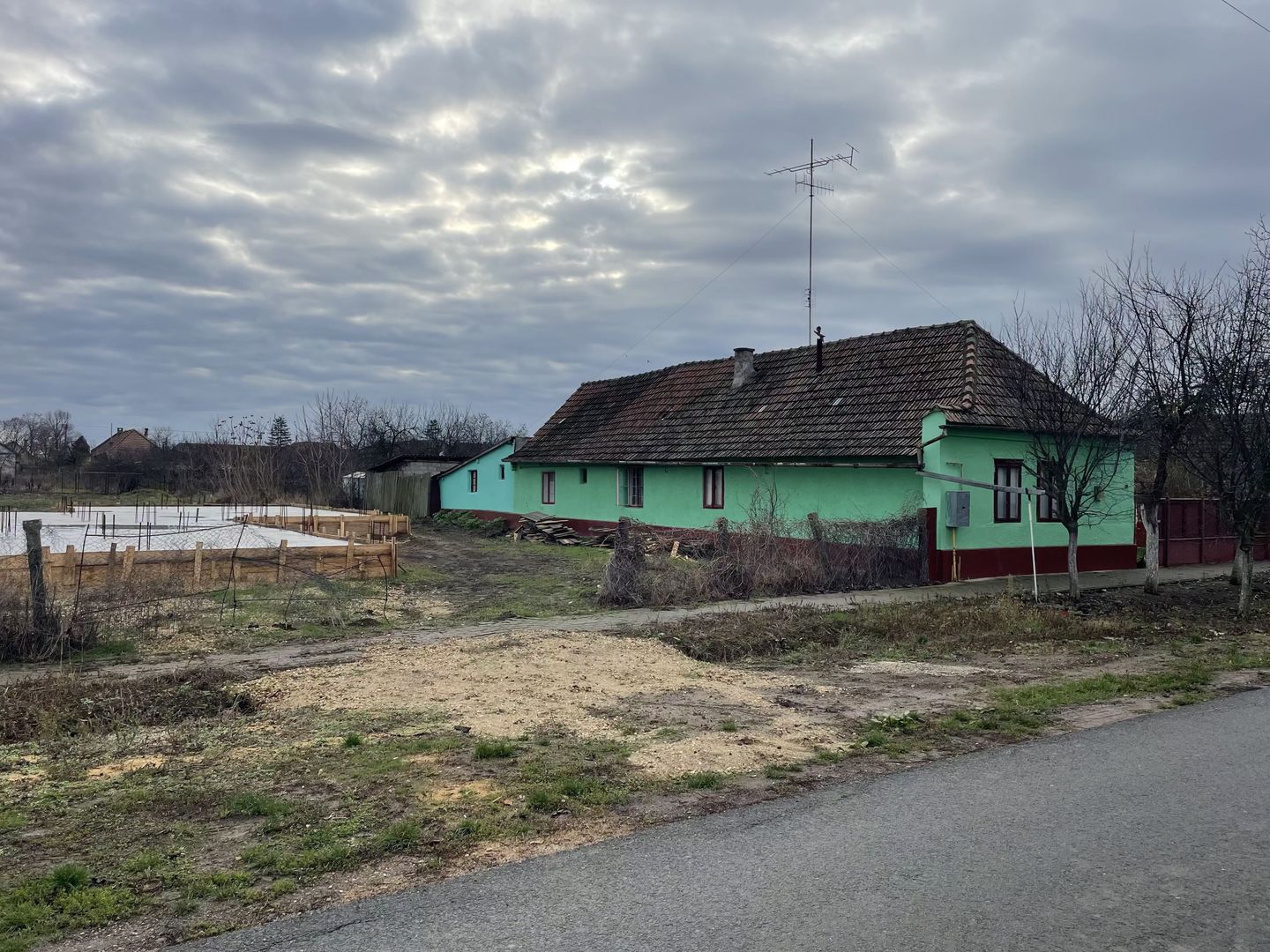 Casă și teren 2177 mp Ortisoara -28ml front-comision 0 - Poză 1