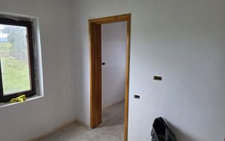 Casa la rosu Boroaia-Suceava - Poză 4