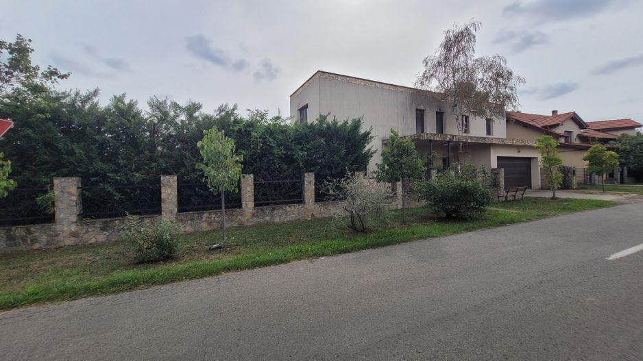 🏡 Casă individuală în Ronat – 6 camere, garaj dublu, finisată modern✨ - Poză 1