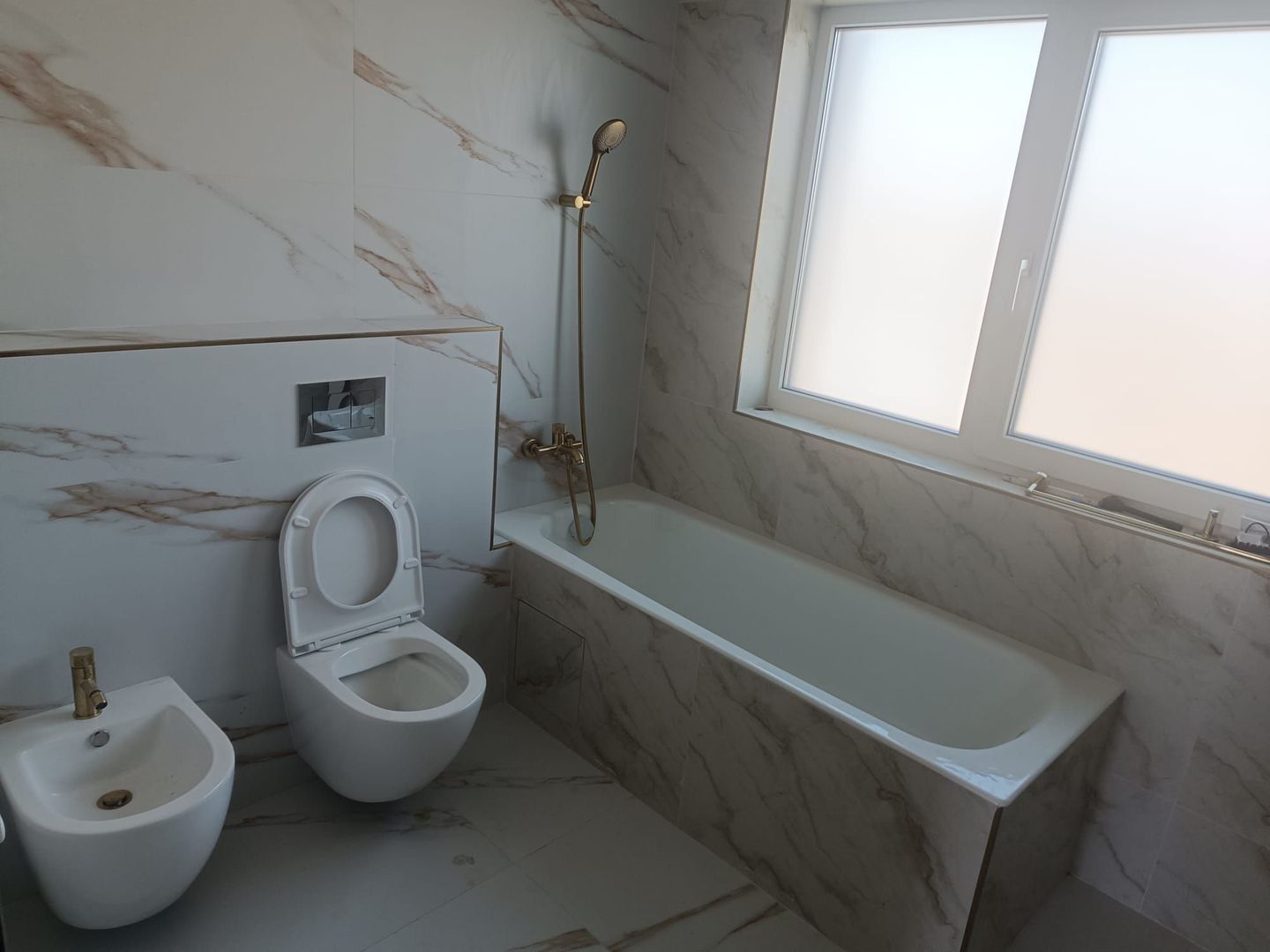 Duplex 4 camere  la asfalt cu toate utilitatile - Sacalaz - Poză 4