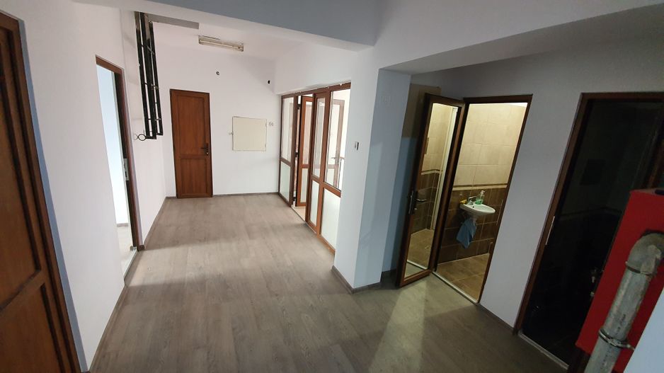 Spatii birouri,recent renovate si mobilate - Poză 12