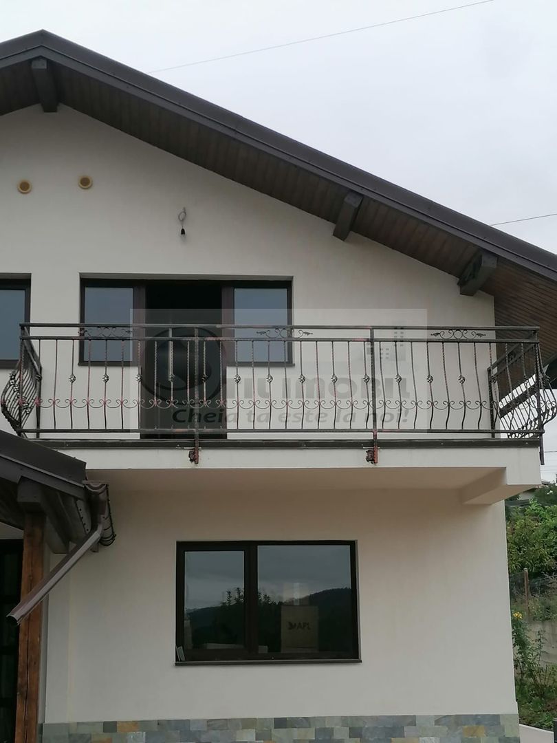 Casa /Vila de inchiriat Bucium - 850 euro - Poză 1