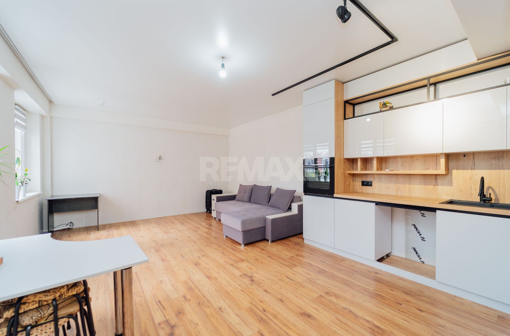 Se vinde apartament pe str. Dacia - Poză 2