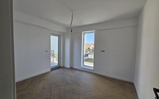 Apartament exclusivist dispus P+1E + curte 70mp - Poză 9