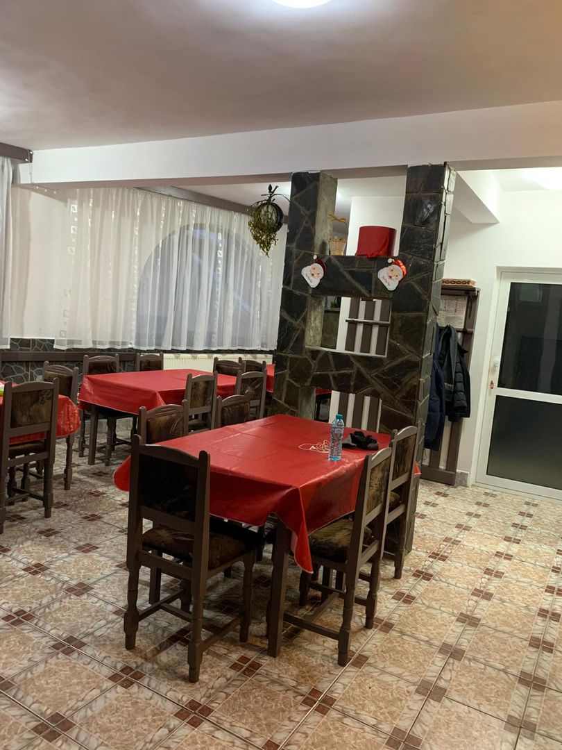 Vila Predeal 500 mp de renovat potential 6 apartamente 3 garaje - Poză 10