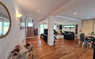 Vila spațioasă și recent renovată în Ghiroda! - Poză 58