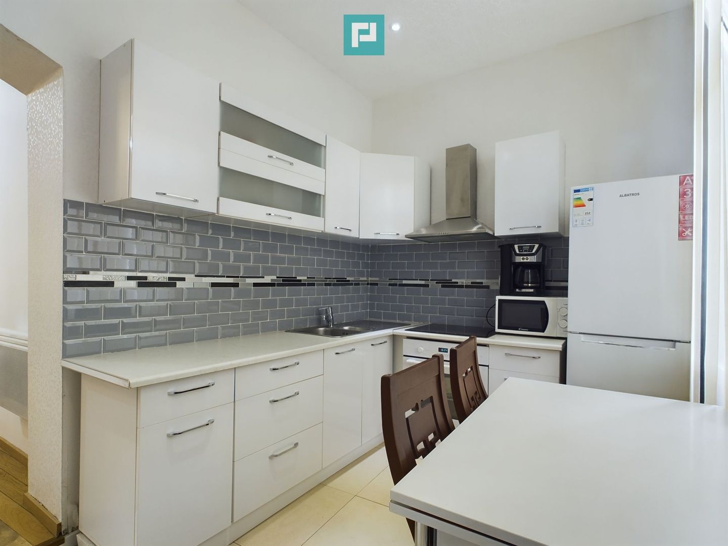 Casă cu 4 camere, renovată, în zona Gării de Nord - Poză 1