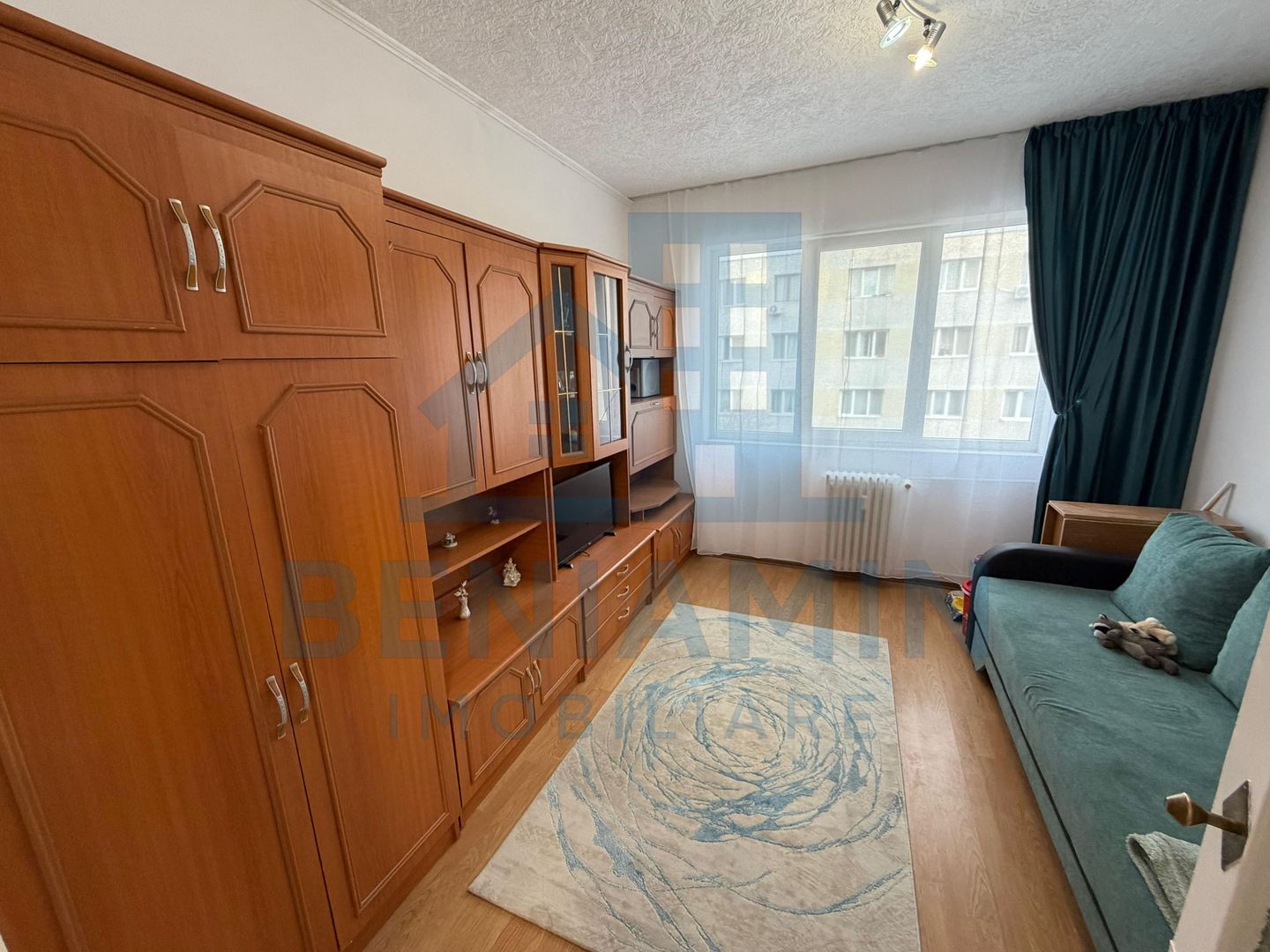 Garsoniera 21mp cartier Tractorul la etajul 2 cu baie si bucatarie - Poză 1