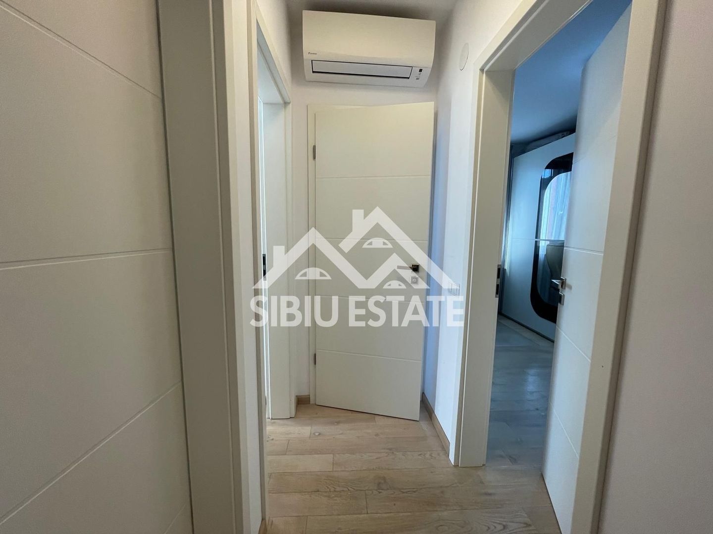 Casa cvadruplex de vanzare 4 camere, 2 locuri de parcare - Poză 13