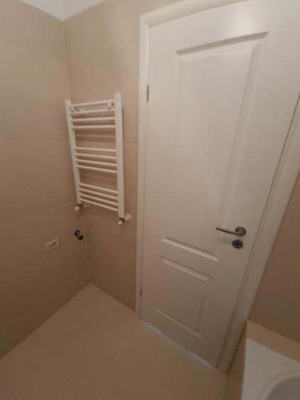 Vând apartament cu 2 camere, decomandat nou  + loc de parcare, situat in complex - Poză 12
