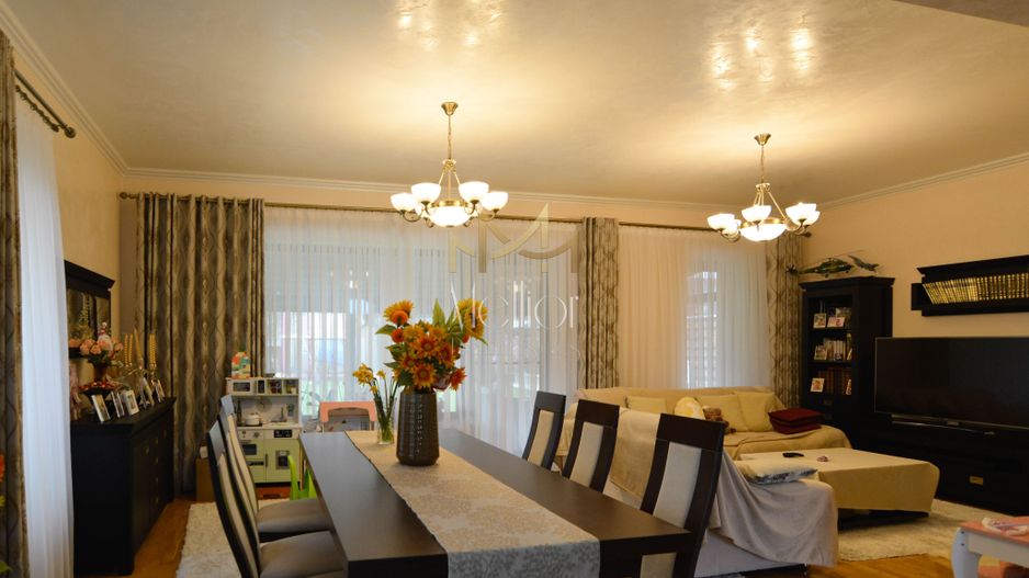 Casă spațioasă de vânzare în Gheorgheni – vedere spre parc - Poză 4