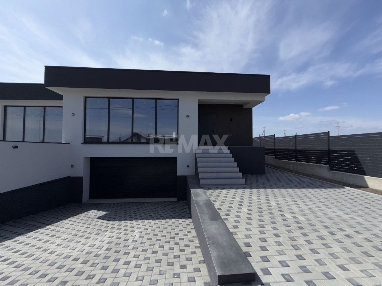 Duplex Hi-Tech 250 m2, Pașcani - Poză 1