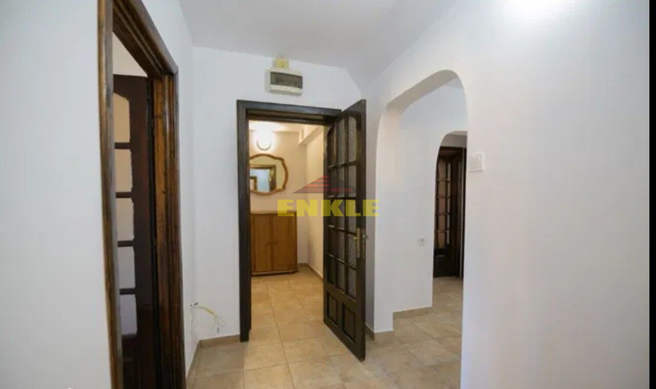 De vânzare apartament cu 4 camere decomandat, zona Bulevard - Poză 3