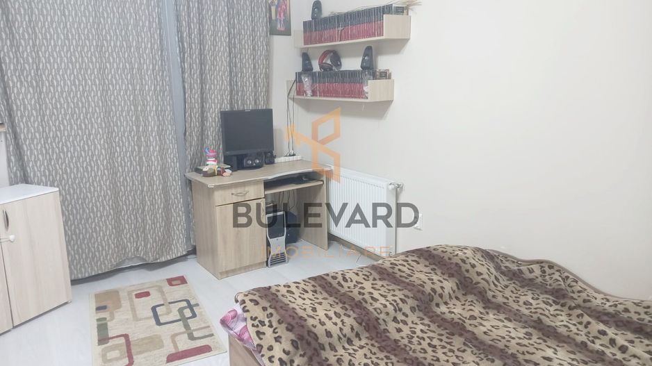 Apartament cu 3 camere, zona strazii  Florilor! - Poză 2