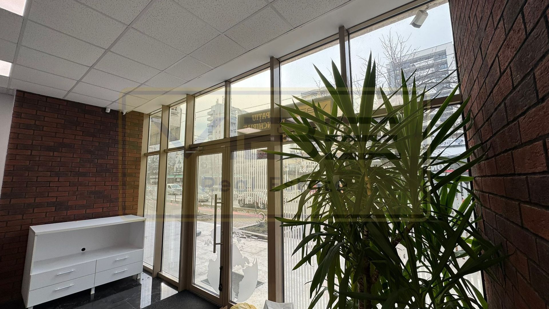 Spatiu la bulevard Nicolina - Rond vechi - Poză 6