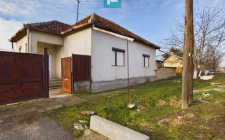 Casă cu 4 camere + anexe   în Șofronea - Poză 1