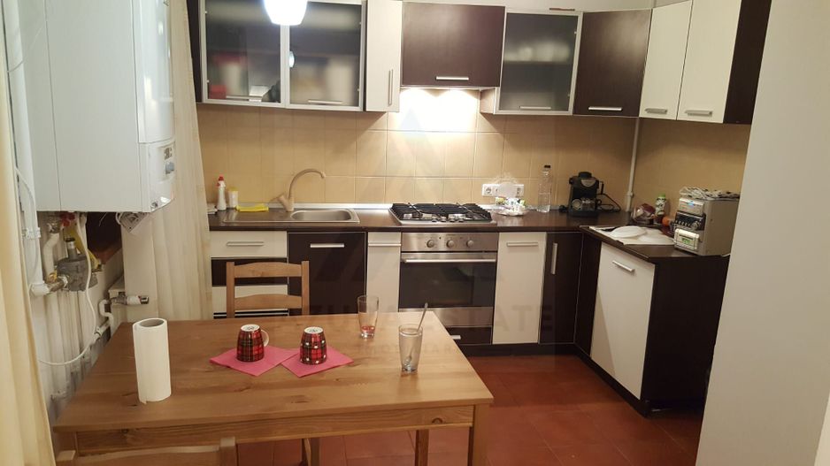 Aapartament renovat 4 camere etaj 2 suprafata 84.66 mp in Piata Cluj - Poză 4