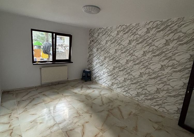 Apartament  2 cam Micro 40,parter - Poză 1