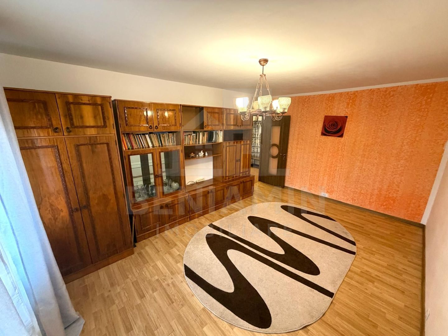 3 camere decomandat cu 2 bai Rovine etajul 3 centrala termica 72mp - Poză 2