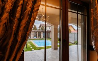 Casa de Lux cu Design Clasic și Piscină la limita dintre Timișoara și Dumbrăvița - Poză 1