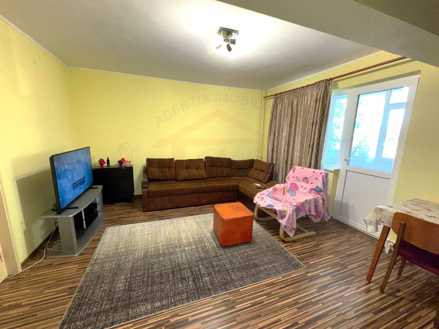 88.000 euro, APARTAMENT 3 camere, 2 balcoane, etaj2 , Micro38 - Poză 1