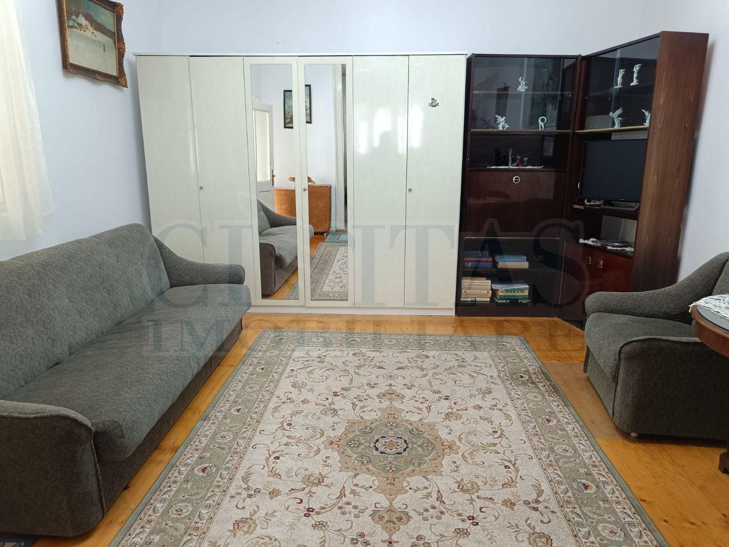 Apartament la casa, zona deosebita, 60 mp, semidecomandat. - Poză 1