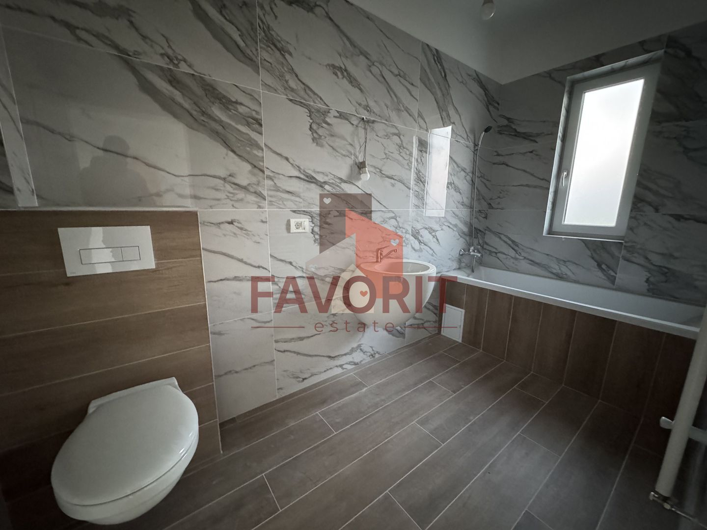 Etaj intermedar.  Decomandat. Cu 2 bai - Poză 11