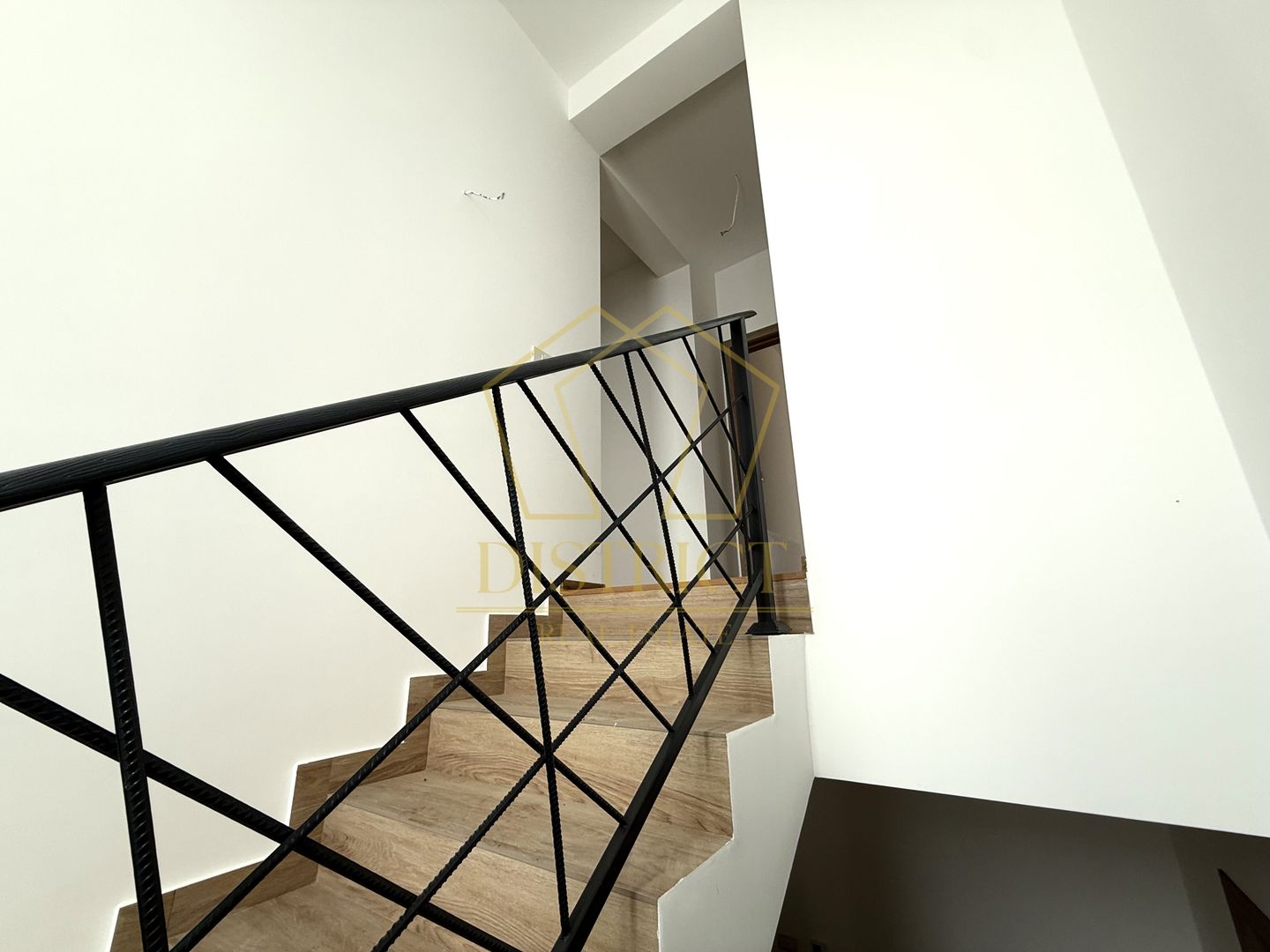COM 0% Duplex deosebit cu 4 camere si 2 bai | Beregsau Mare - Poză 5