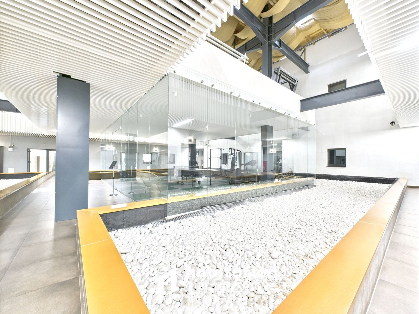 Urban & elegant: Apartament 2 camere, sală de sport și terasă - Poză 23