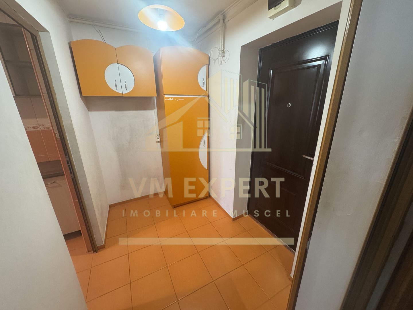 APARTAMENT 2 CAMERE ETAJ 2 CAMPULUNG - Poză 5