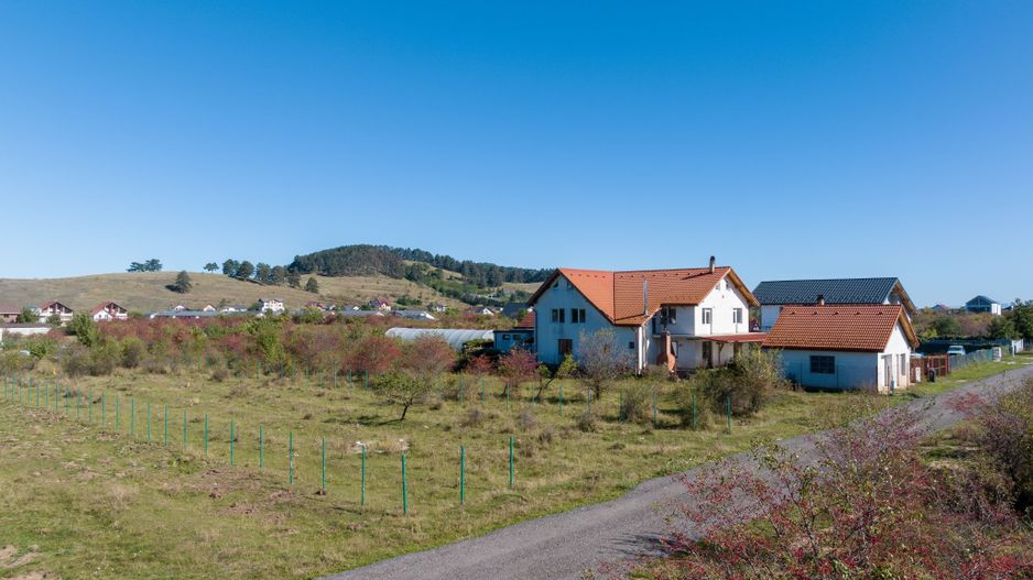 Teren de 1.296 mp Sânpetru – zonă Livadă, front stradal 18, utilitati - Poză 11