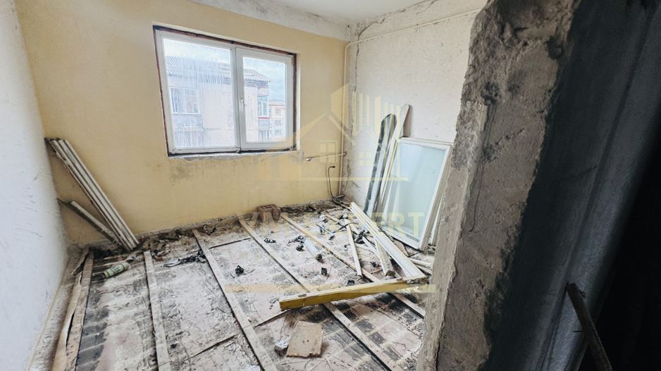 APARTAMENT 3 CAMERE ETAJ 4 GRUI CAMPULUNG - Poză 2