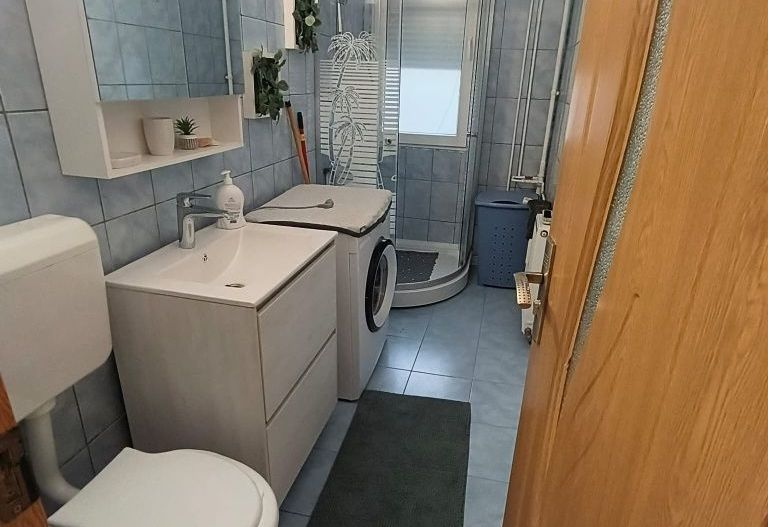 Garsonieră de închiriat lângă metrou Favorit – confort, acces rapid și - Poză 2